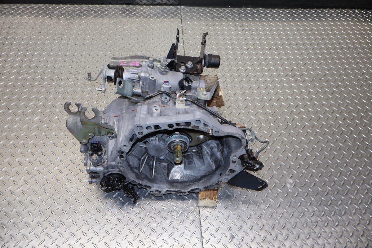 2003-2008 Pontiac Vibe 1.8L 5 Speed Manual Transmission JDM 1ZZ-FE C59